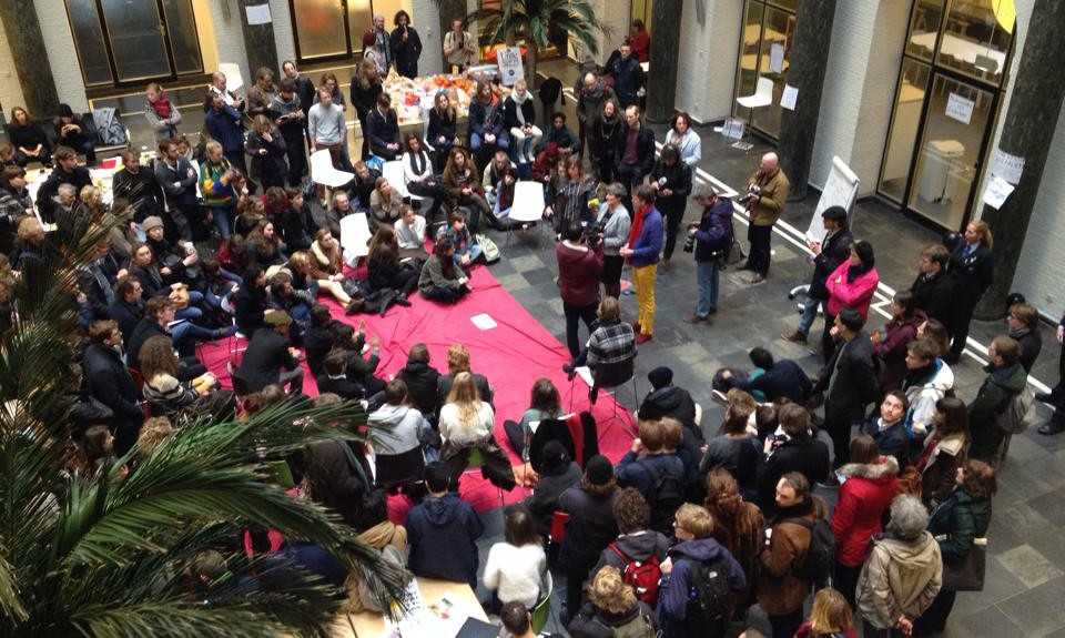 Head of the UvA Executive Board Louise Gunning addresses the occupants of the Maagdenhuis (Photo: Hanna Daych / NL Times)