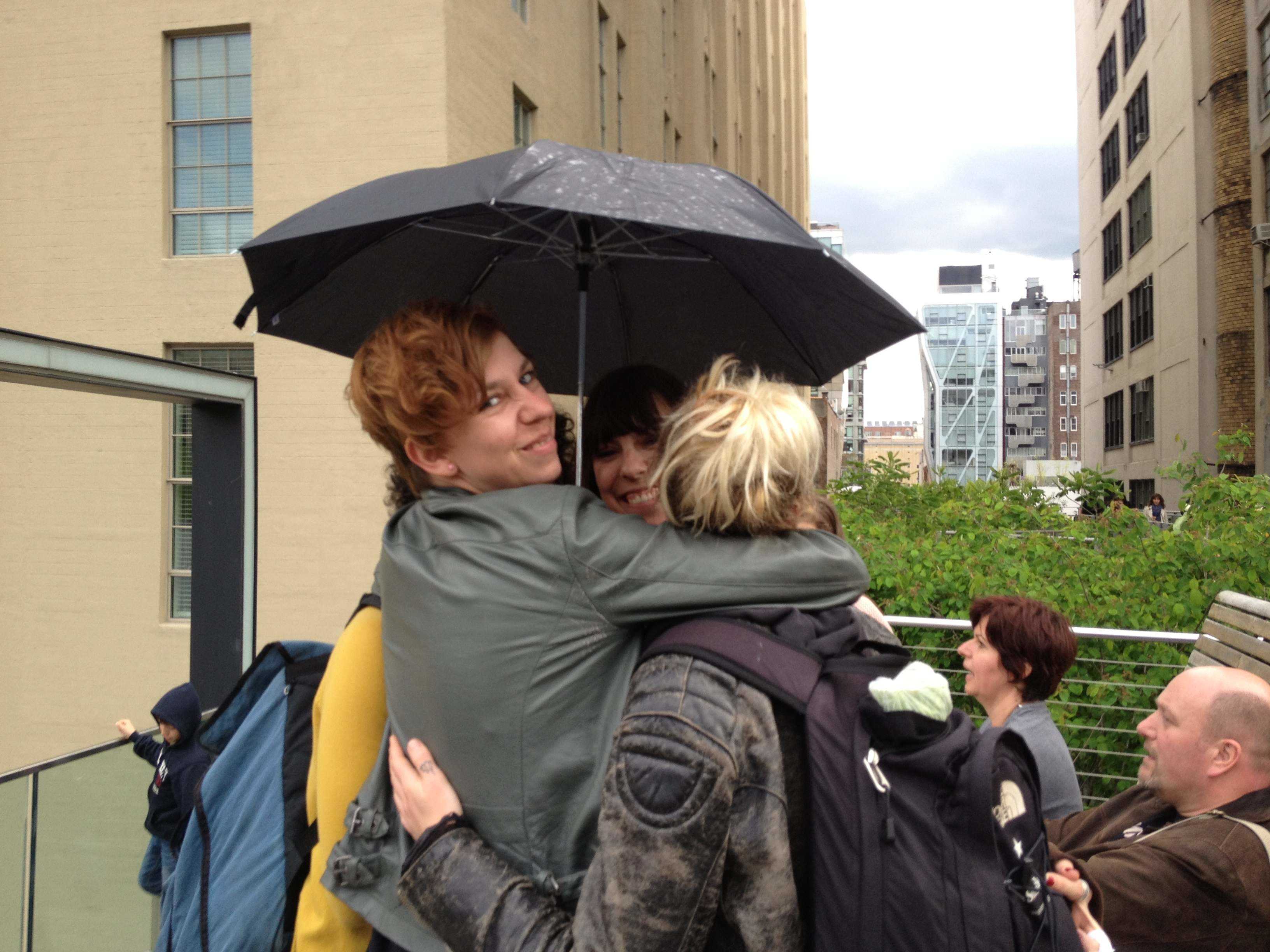 DAI-students Anna, Sofia, Sarah hugging while visiting the High Line