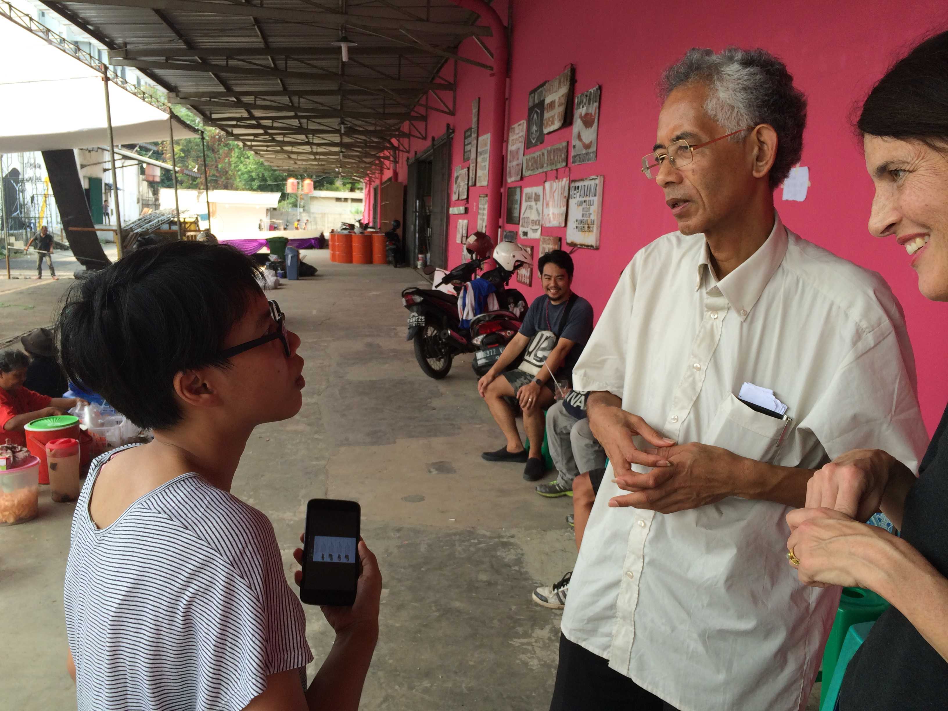 Ruangrupa's Ajeng Nurul Aini in conversation with DAI's Ricardo Liong-A-Kong and Jacq van der Spek. Location: Jakarta Biennale 2015.