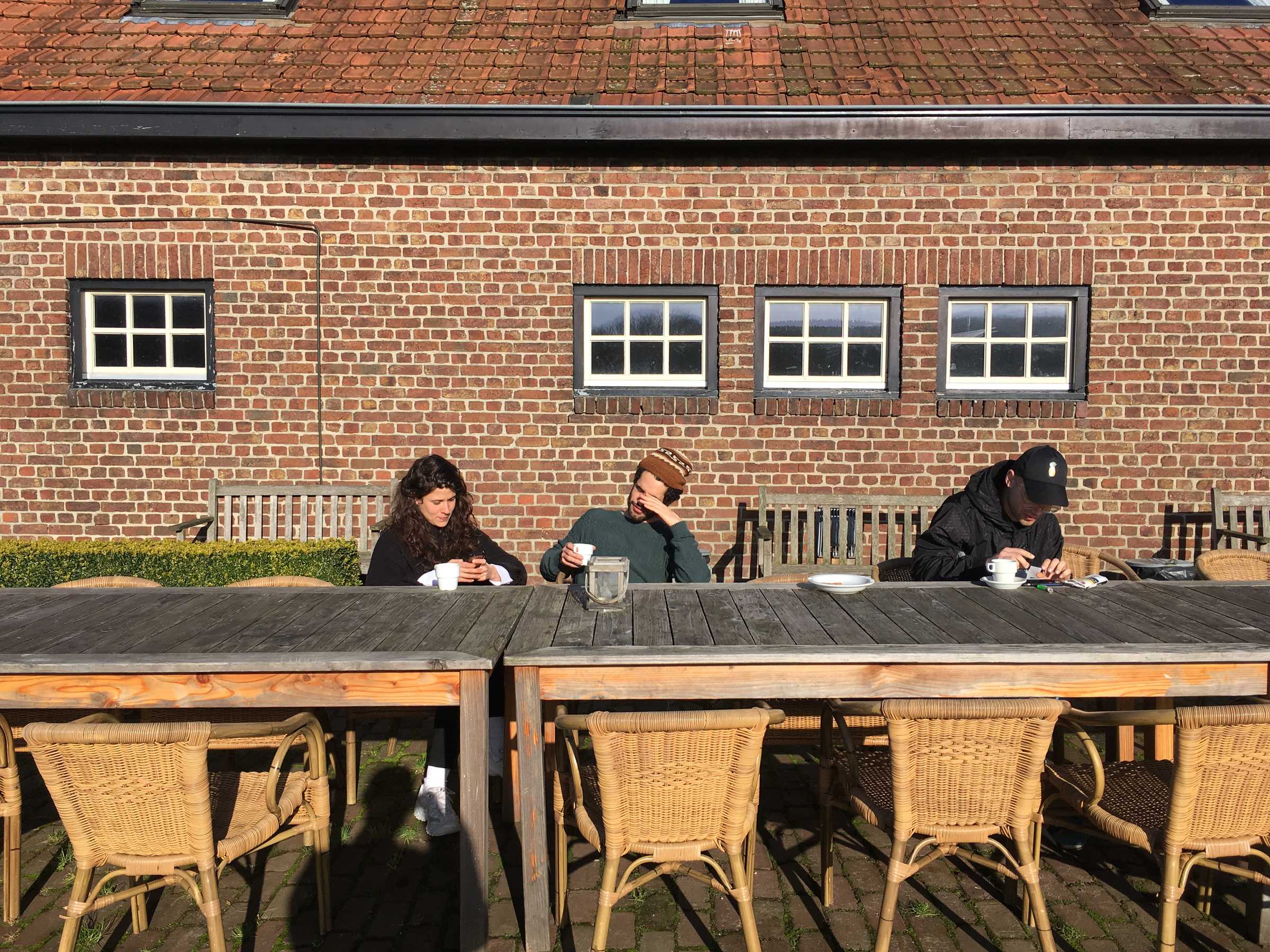 Afternoon coffee in the sun, DAI students Clara Amaral, Livio Casanova, and Jonathan Baumgärtner @ Het Bovenste Bos in Epen. DAI Week 6, 2018. Photo: Alaa Abu Asad