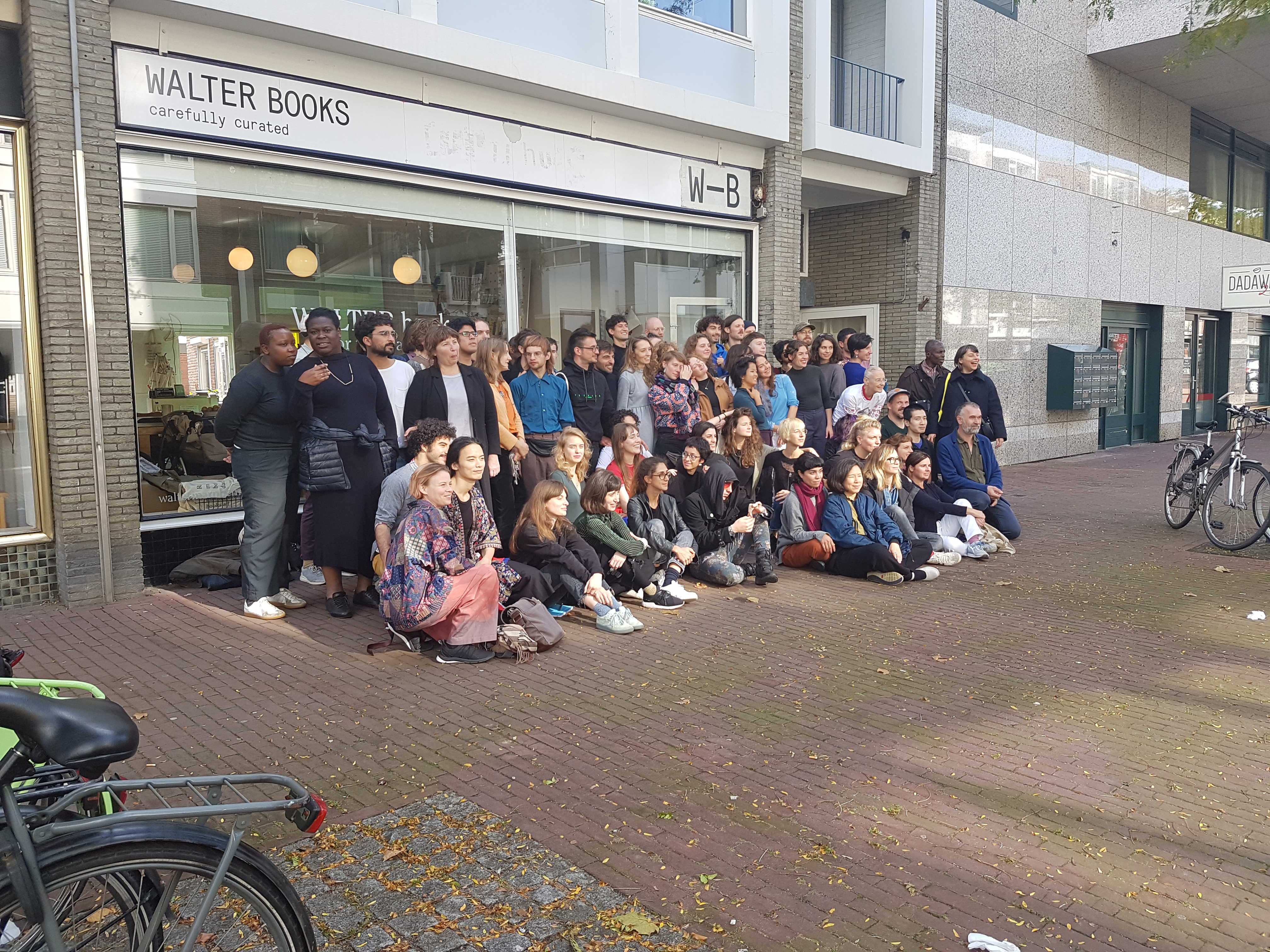 DAI 2019-2020 Opening of the year: students and tutors in front of WALTER books in Arnhem