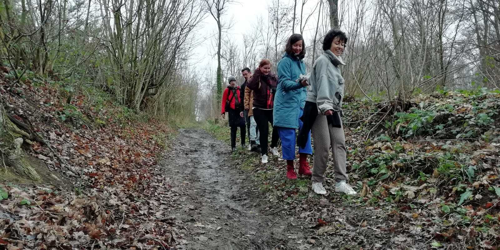 COOP study group: Performing the Living )) (( Living the Performing on a walking exercise, Epen 2020. Photo credits  Jose Iglesias Gª-Arenal