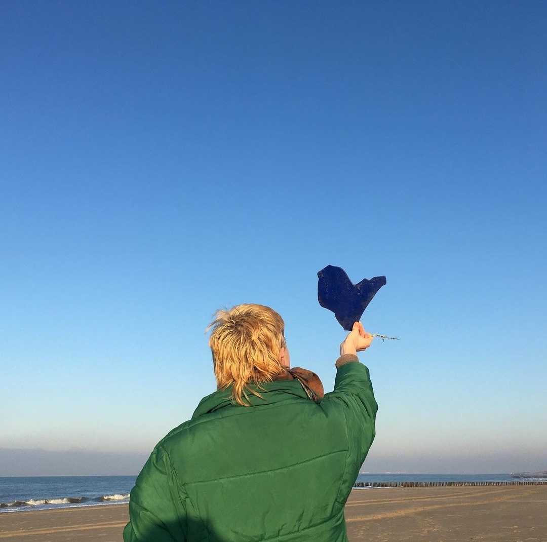 Francesca Hawker meets the Noord Zee, Nieuwvliet, December 2019. Photo credtis: Raphael Daibert.