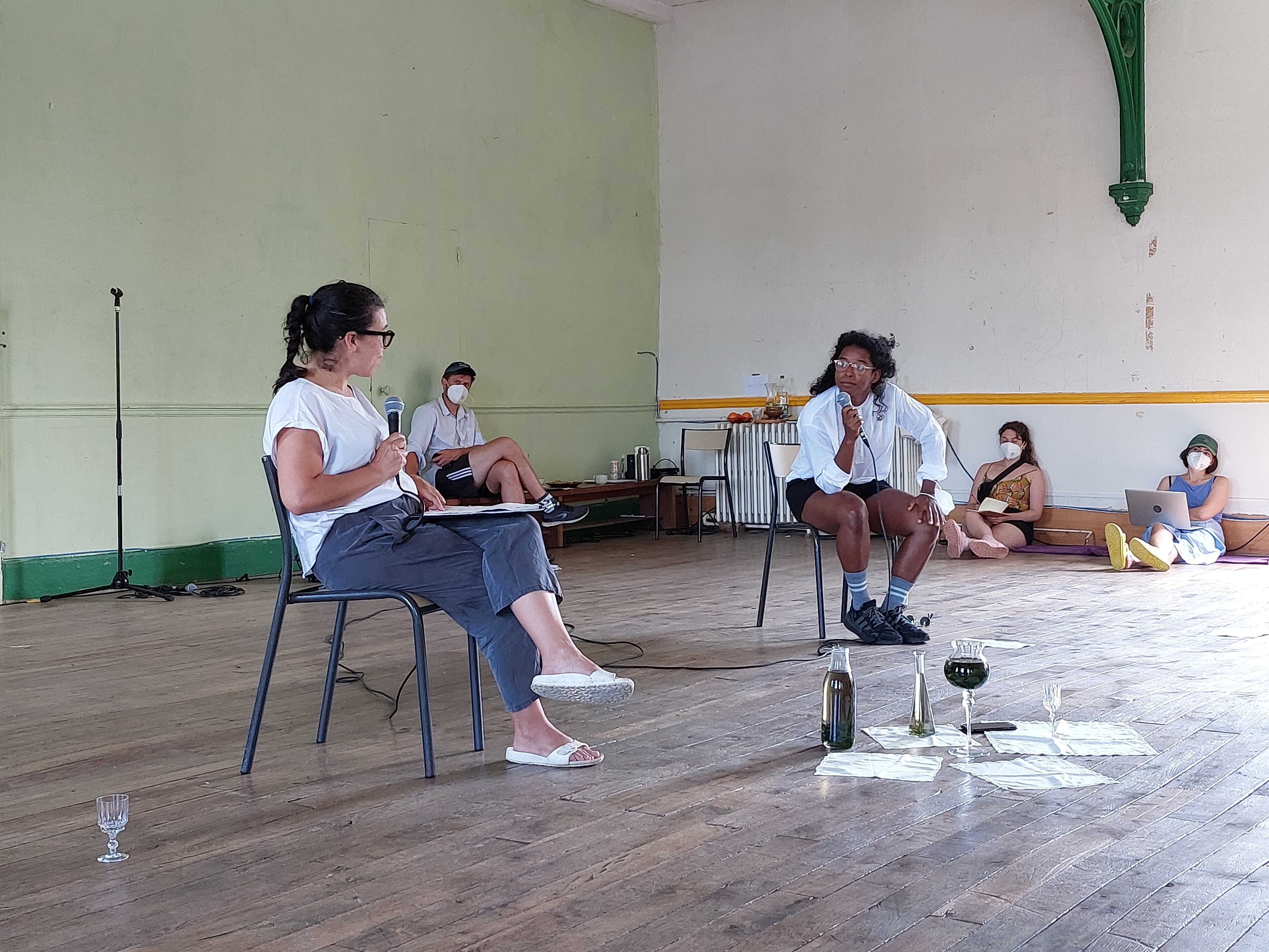 Manuela Moscoso & Taylor Le Melle responding to Anna Piroska Tóth's KITCHEN presentation. PAF, July 2021. Photo credits: Nikos Doulos