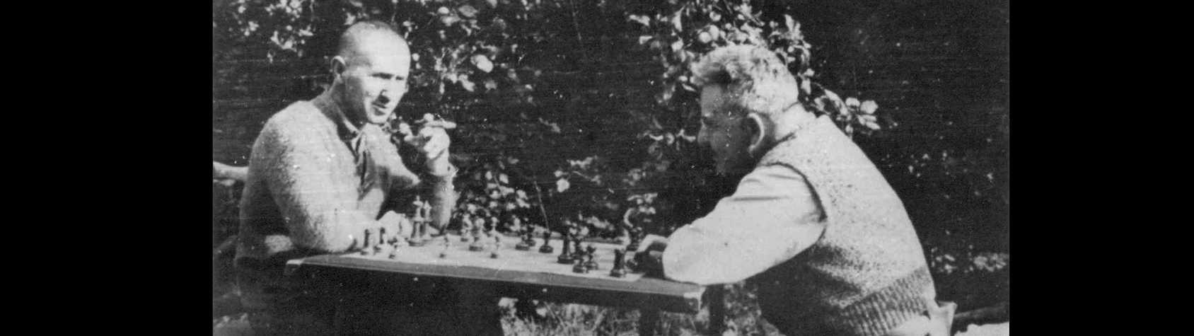 Bertold Brecht and Walter Benjamin playing chess, 1934, Denmark © Akademie der Künste, Berlin, Bertolt Brecht Archiv