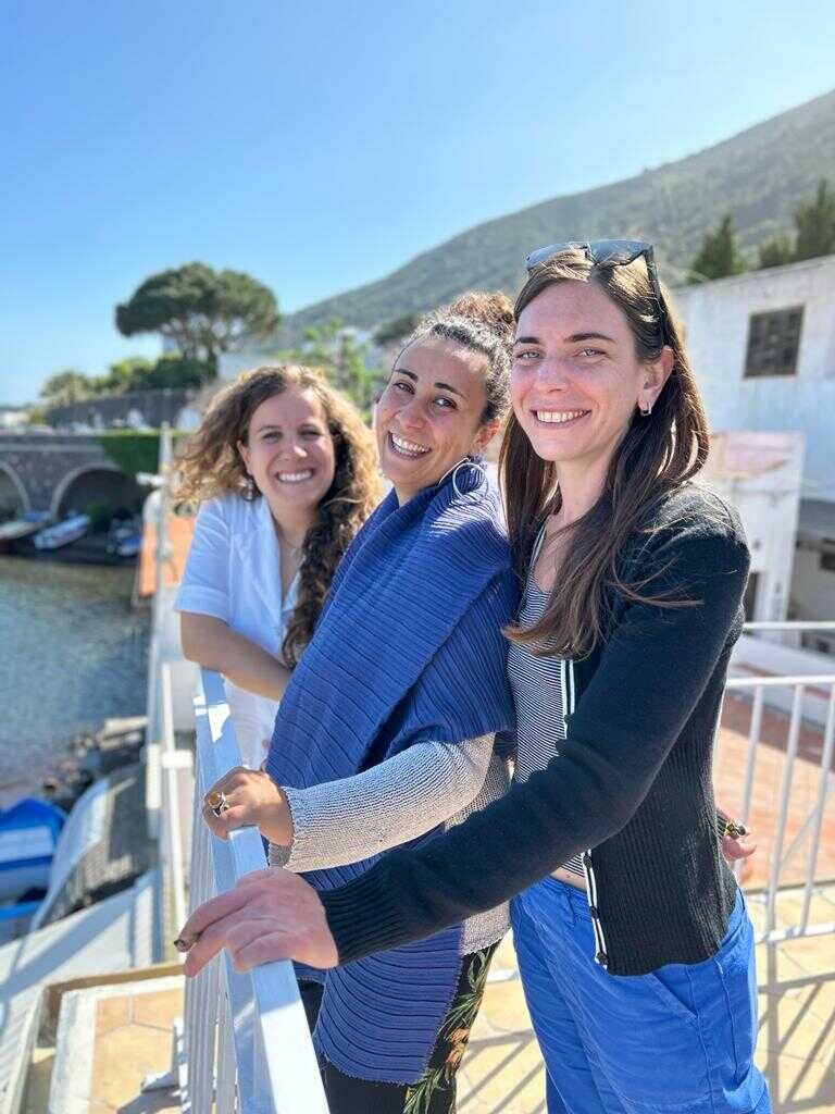Amaneï's dream team: Marta, Greta, Elettra (from left to right). Photo credit: Jacq van der Spek. DAI@Salina, May 11-23, 2023