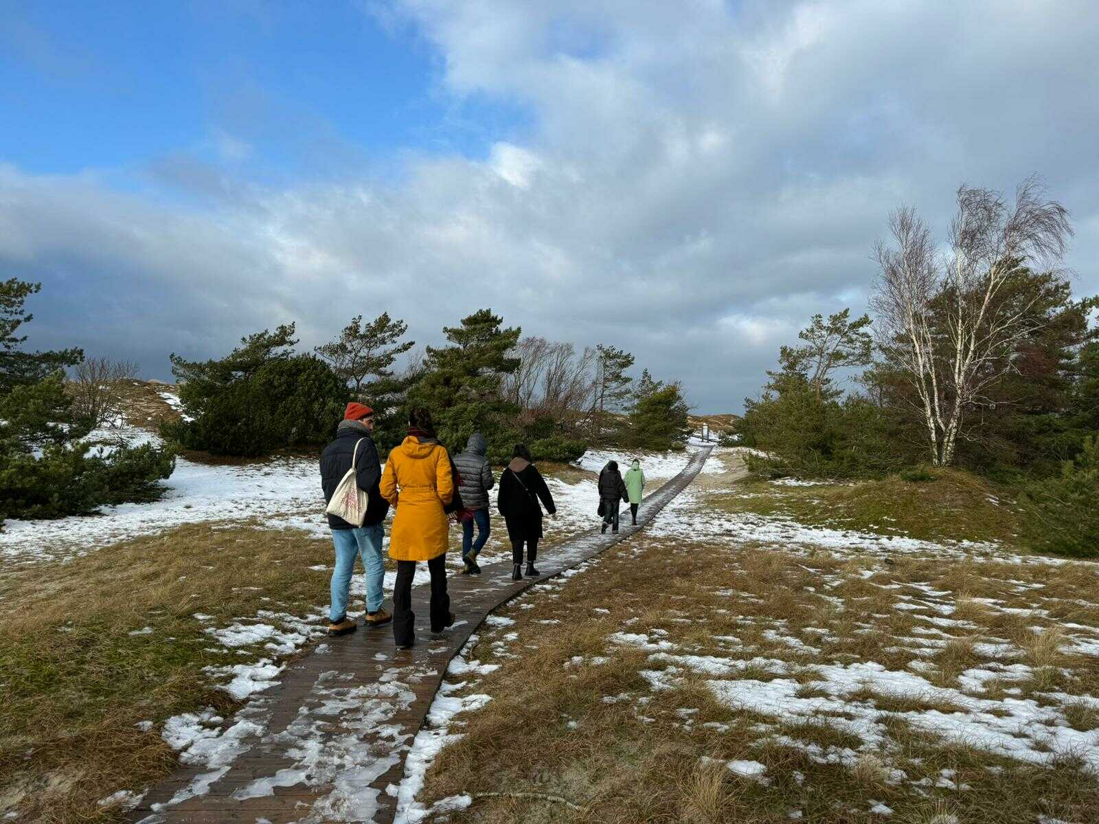 2023-2024 COOP ~ Assembling Land: Rehearsals towards Place-making on a walk led by NAC residency artist Eva-Maria Lisa Körber. Photo credit: Tuba Kılıç. Nida, January 2024.